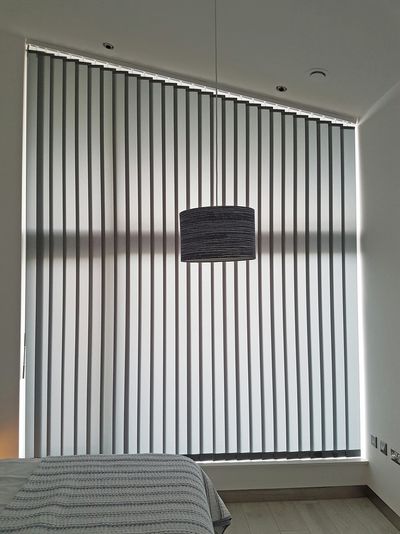 Sistemas de bandas verticales, SG 2900, Multi Shadow, White Horses Private Home, Trearddur Bay, UK