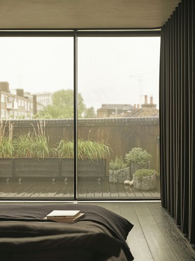 Sistemas de rieles, SG 6870, Basicscreen 1-10%, Bethnal Green, London, United Kingdom, black