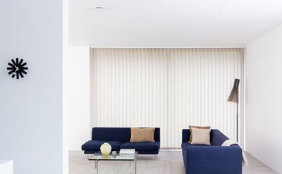 Sistemas de bandas verticales, SG 2910, Multi Visio, Gerrards Cross, London, United Kingdom