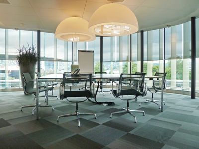 Sistemas de enrollables, SG 4910, Multiscreen 1-10%, Room shot "Capital Dynamics", Zürich, Switzerland