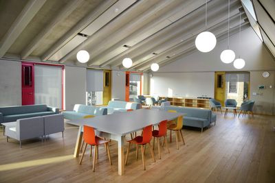 Sistemas de enrollables, SG 4910, Aluscreen Futura 3%, Sevenoaks School, Sevenoaks, United Kingdom