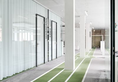 Sistemas de rieles, SG 5600, Colorama 2, One Football, Berlin, Germany, Wave