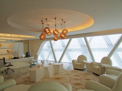 Sistemas de bandas verticales, SG 2960, Multi Visio, Room shot "Al Bidda Tower", Doha, Qatar, Vertical Waves