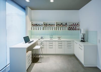 Sistemas de enrollables, SG 4960, Alutex, Room shot "Apotheke Zweydinger", Berlin, Germany