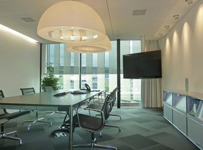 Sistemas de enrollables, SG 4910, Multiscreen 1-10%, Room shot "Capital Dynamics", Zürich, Switzerland