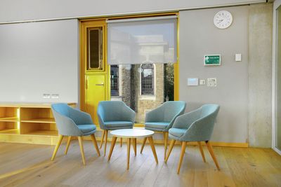 Sistemas de enrollables, SG 4910, Aluscreen Futura 3%, Sevenoaks School, Sevenoaks, United Kingdom