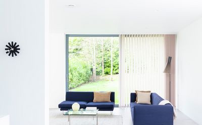 Sistemas de bandas verticales, SG 2910, Multi Visio, Gerrards Cross, London, United Kingdom