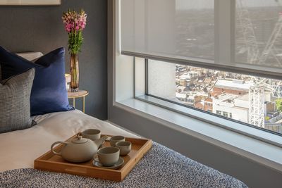 Sistemas de enrollables, SG 4960, Multiscreen 1-10%, Centre Point, London, United Kingdom