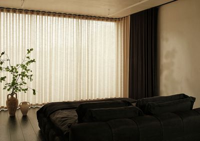 Sistemas de rieles, SG 6870, Multicolour Natura, Bethnal Green, London, United Kingdom, black