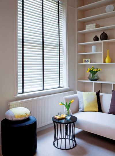 Sistemas de Venecianas, SG 8960, Wood slats, 50mm Soft White, Black tape