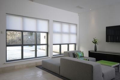 Sistemas de enrollables, SG 4910, Colorama 2, Room shot "Kenny Miller Home", Edinburgh, United Kingdom