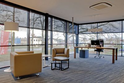 Sistemas de enrollables, SG 4910, Multiscreen 1-10%, Room shot "Hesslink Coffee", Winterswijk, Netherlands