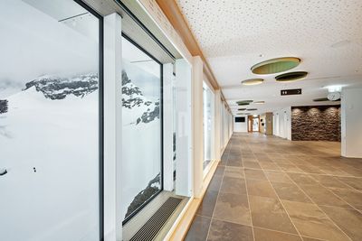 Sistemas de enrollables, SG 4970, Aluscreen Futura 3%, Room shot "Glacier Restaurant Jungfraujoch", Switzerland