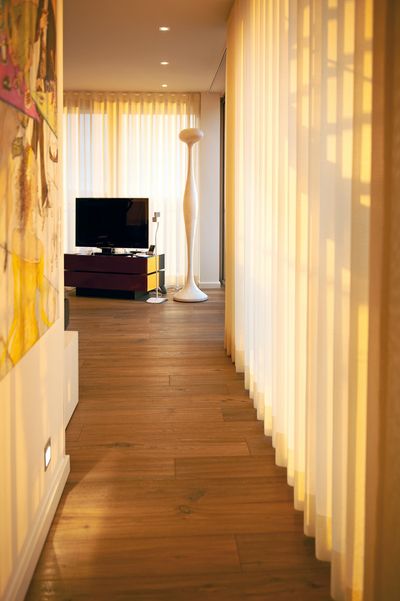 Sistemas de rieles, SG 5600, Colorama 1, Room shot "Penthouse Herkulesblick", Kassel, Germany, Wave
